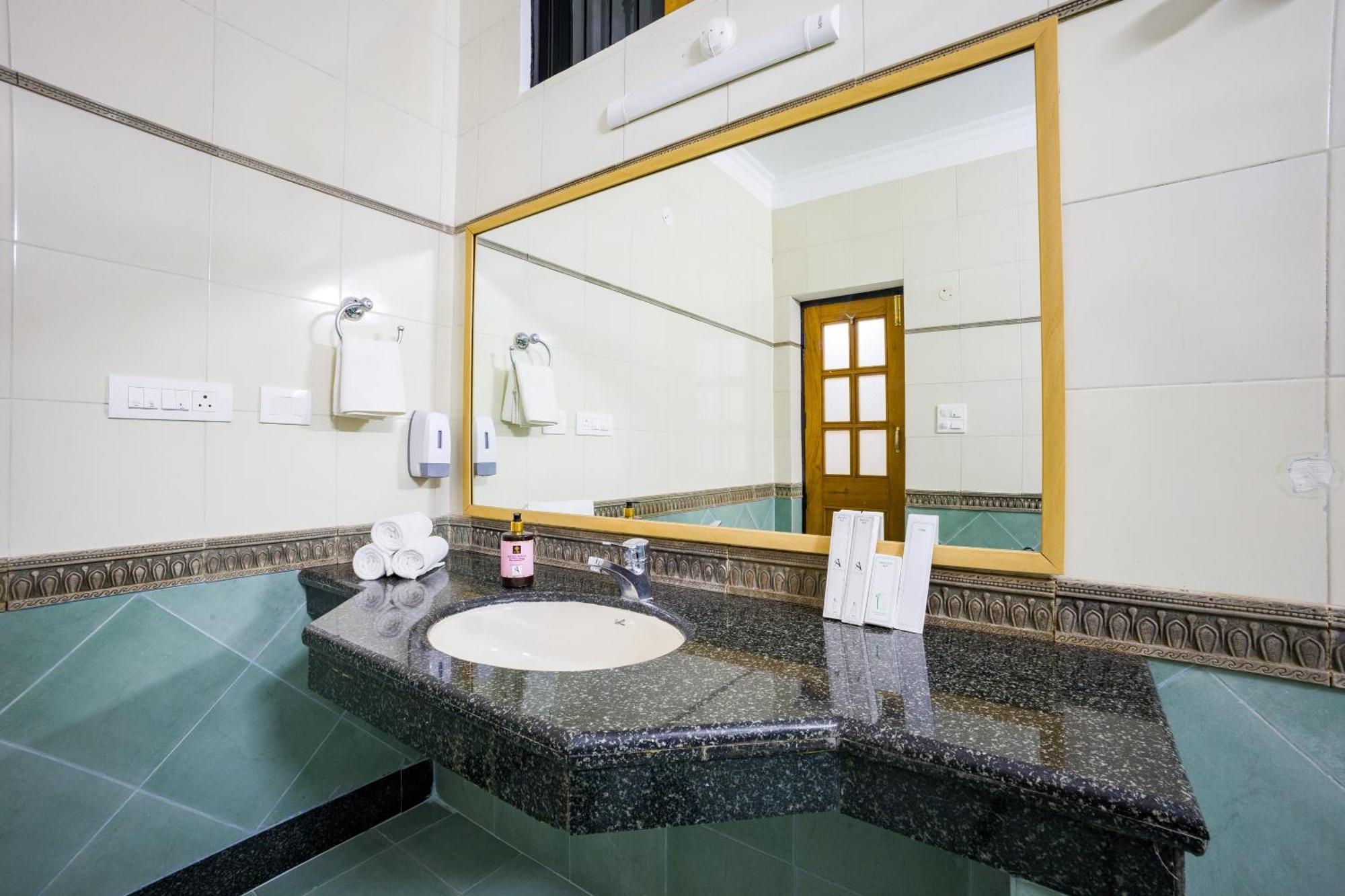 Alaya Stays Mehar Villa - 3 Bhk With Garden & Scenic Views Kasauli Eksteriør billede