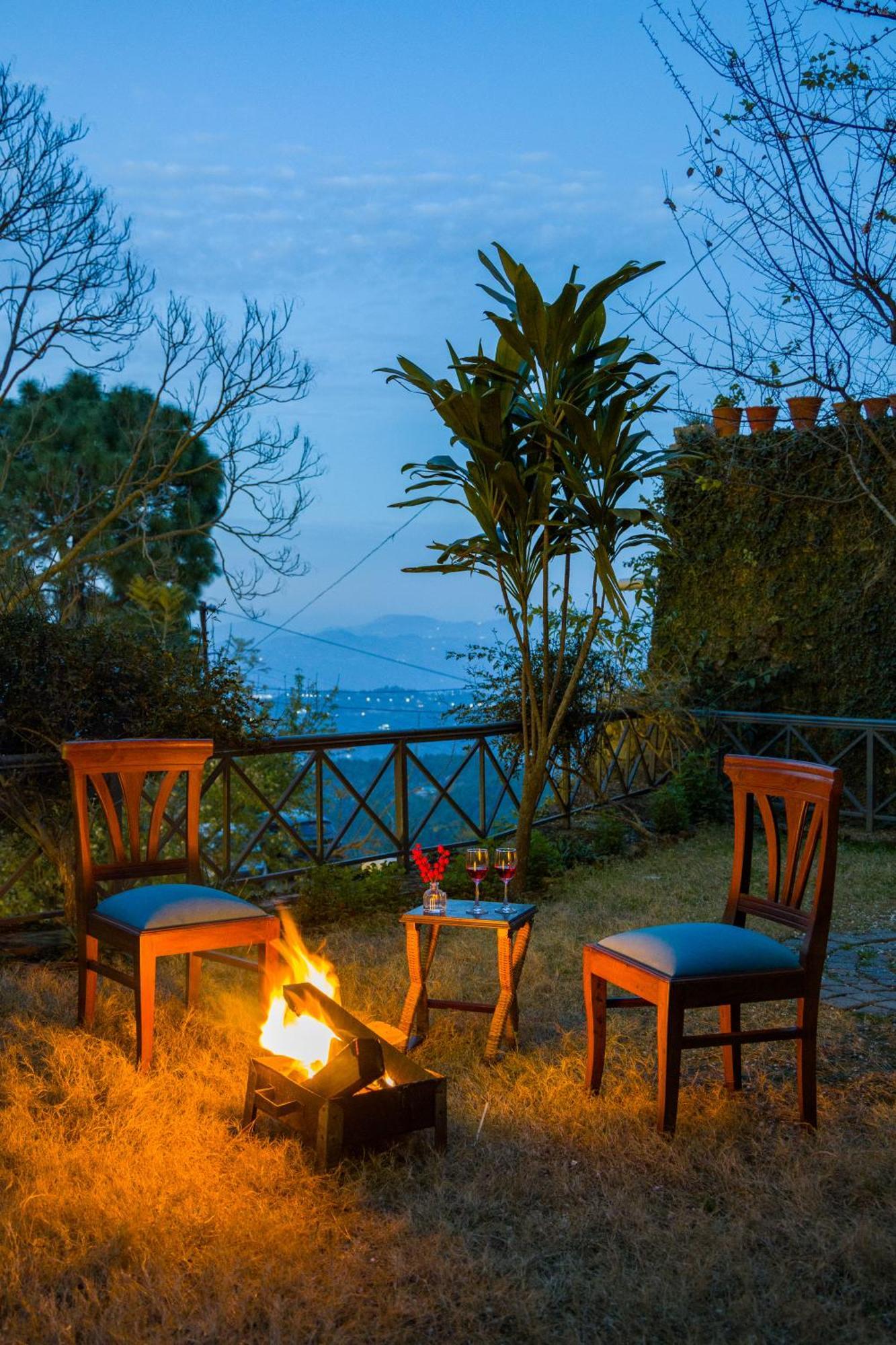 Alaya Stays Mehar Villa - 3 Bhk With Garden & Scenic Views Kasauli Eksteriør billede